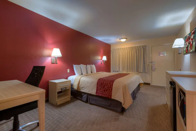 غرفة ديلوكس بسرير كينج، Red Roof Inn Memphis East 2/6