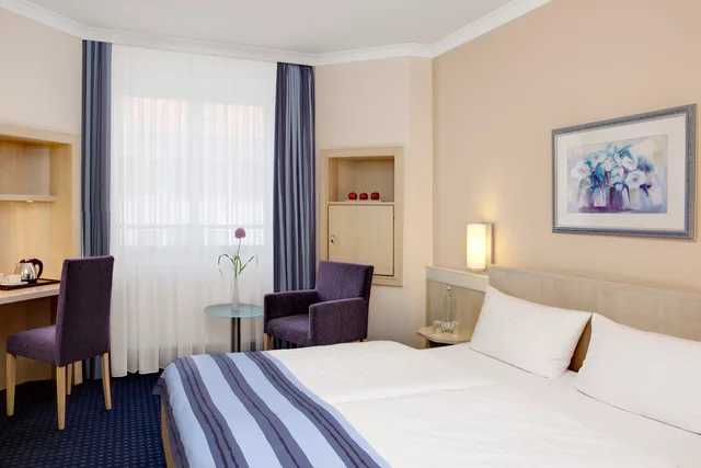 غرفة كومفورت بسرير كوين، Hotel Nurnberg city center by Leonardo Hotels 1/3