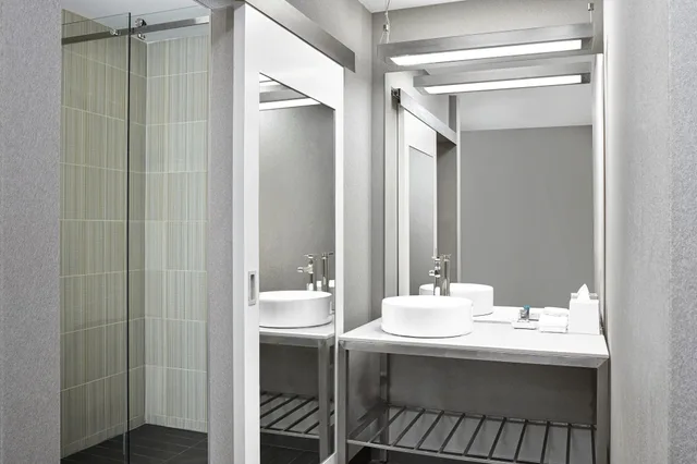 Aloft, 2 Queen Beds, Aloft Calgary University 2/2
