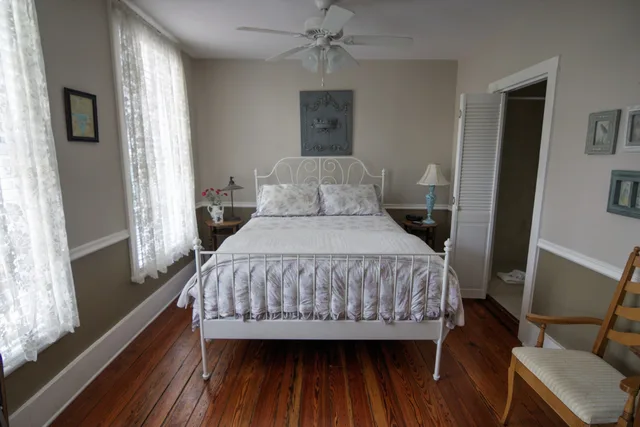 Standard, Queen Bed, Florida House Inn 1/3