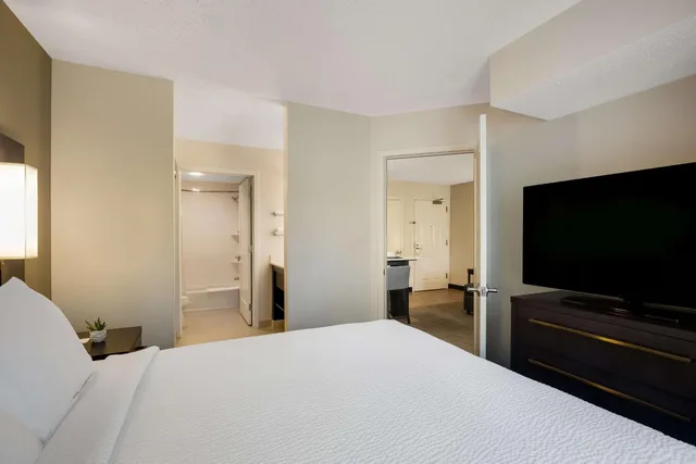 جناح استوديو بسرير كوين بحوض استحمام لذوي الإعاقة، Sonesta ES Suites Parsippany Morris Plains 1/3