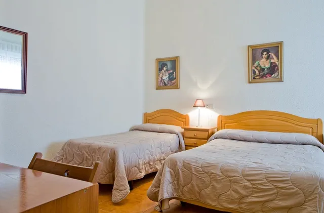 غرفة رباعية بأربعة أسرّة، Hostal America 2/3