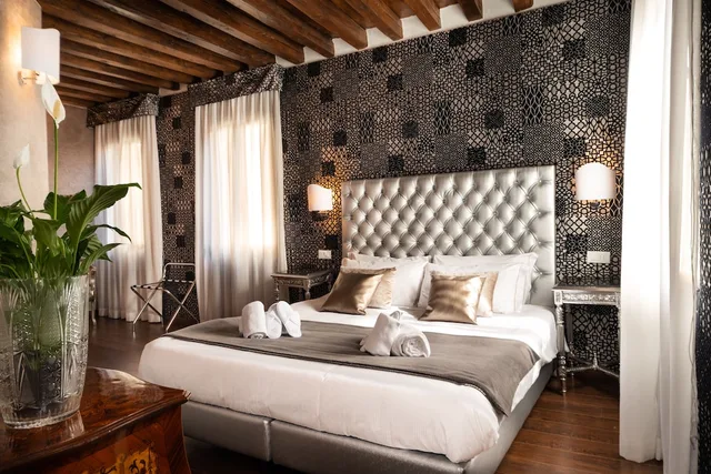Superior, Queen Bed, Canal View, Domus Superior 4/10