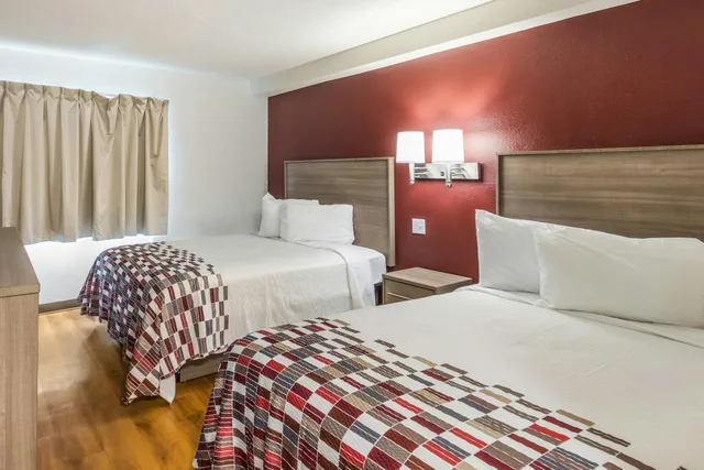 غرفة بسريرين كوين، Red Roof Inn Rochester Airport 3/6