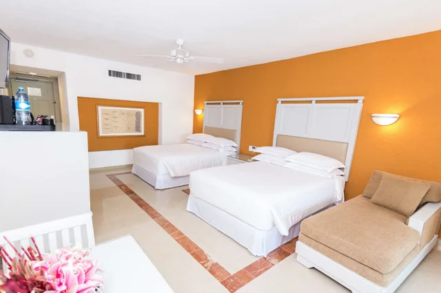 2x2, Connecting, 2 King Beds, Occidental Costa Cancun 5/8
