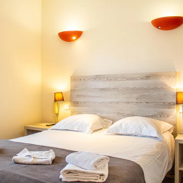 Classic, Double Bed, Bay View, Hotel Du Port Et Des Bains 8/9