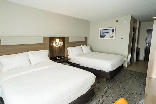 Standard, 2 Queen Beds, Holiday Inn Express Hotel and Suites Knoxville-North-I-75 Exit 112 2/5