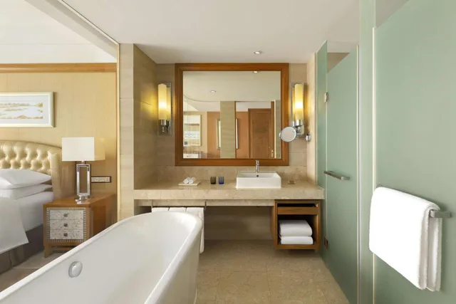 غرفة بسريرين منفصلين بإطلالة على الجبل، Hilton Hangzhou Qiandao Lake Resort 3/3