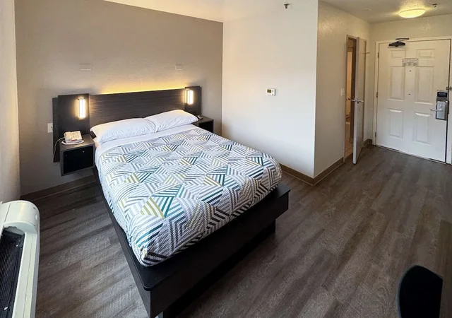 غرفة قياسية بسرير مزدوج لذوي الإعاقة، Motel6 Glenview, IL - Chicago North 6/8
