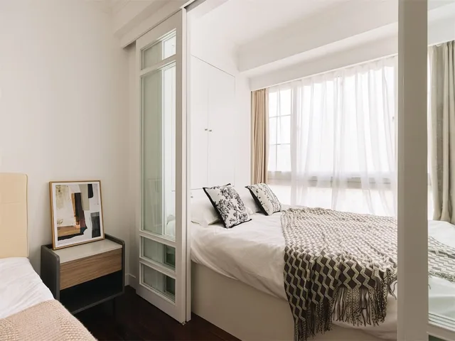 4 Bedrooms, Senior, Apartment, Futon Bed, 2 Queen Beds, City View, Bathtub, Book and Bed-People's Square 4/10