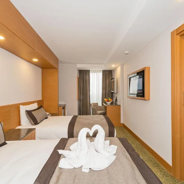 غرفة بسرير مزدوج أو سريرين منفصلين، Bisetun Hotel 4/10