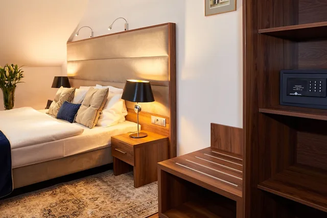 Deluxe, Queen Bed, Hotel Fortuna Bis 3/10