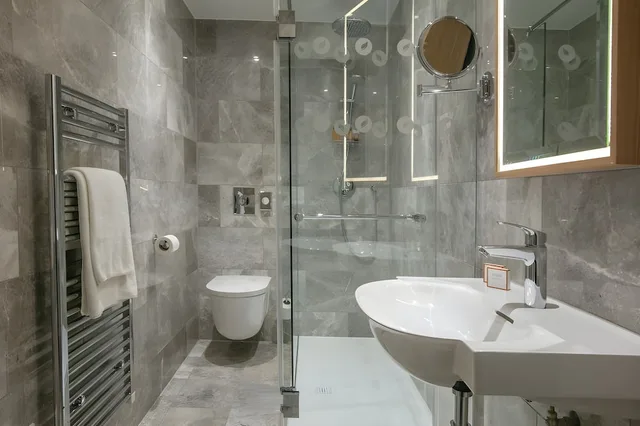 غرفة بريميوم بسرير كينج بإطلالة على البحر، voco The Clifton Folkestone, an IHG Hotel 7/7