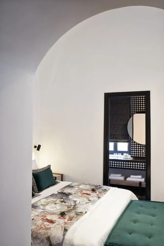 جناح جونيور بسرير كينج، Katikies Garden Hotel 3/3