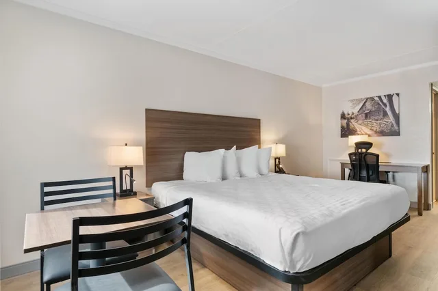 غرفة قياسية بسرير كينج بمطبخ صغير، SureStay Studio by Best Western Paradise Lancaster County 3/6