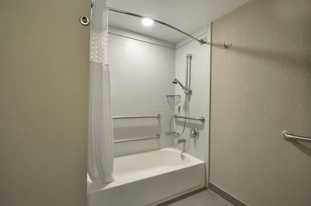 غرفة بسريرين مزدوجين لذوي الإعاقة، Hampton Inn Stafford/Quantico & Conference Center, Va 3/3