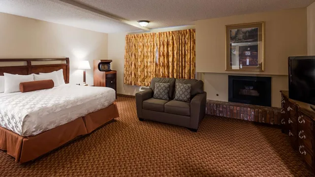 جناح بسرير كينج يُسمح فيها بالحيوانات الأليفة، SureStay Plus Hotel by Best Western Reno Airport 3/5
