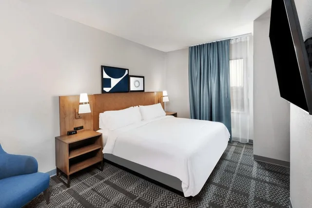 جناح بسرير كينج بمطبخ لذوي الإعاقة، Staybridge Suites Waco South - Woodway 1/2