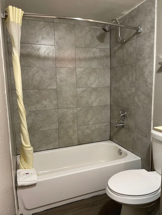 غرفة ديلوكس بسرير كينج للمدخنين، Red Roof Inn Birmingham - Highway 280 7/8