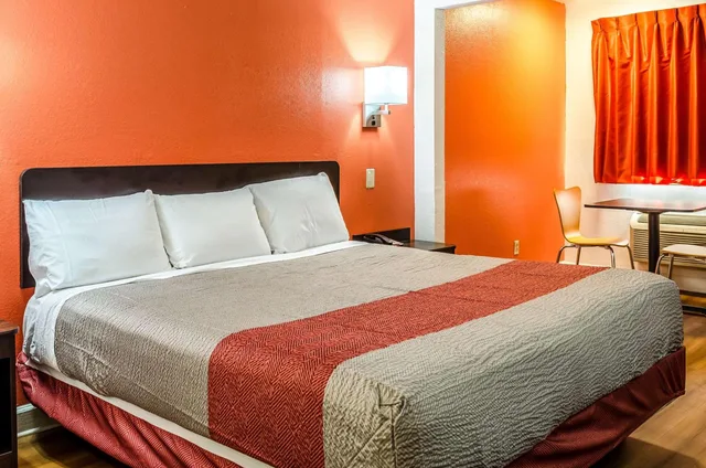 غرفة بسرير كينج لذوي الإعاقة، Motel6 Saraland, AL 6/9