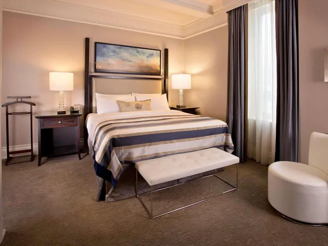 1 Bedroom, Royal, Suite, King Bed, City or Courtyard View، Hotel Fairmont Palliser 2/2