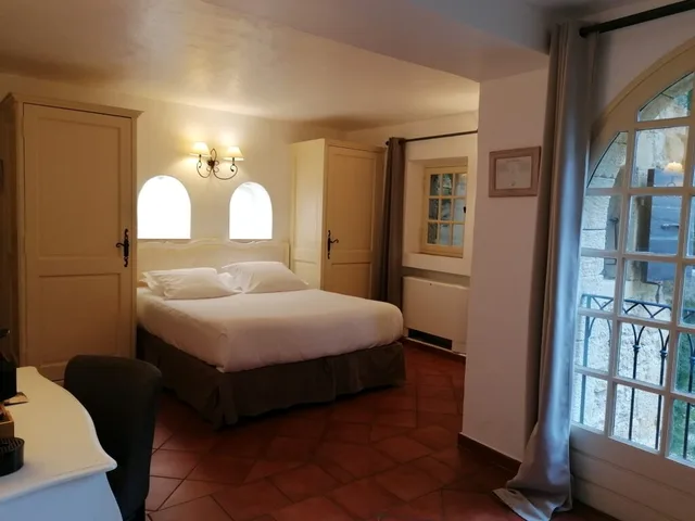 غرفة كلاسيكية، Abbaye de Sainte Croix 2/3