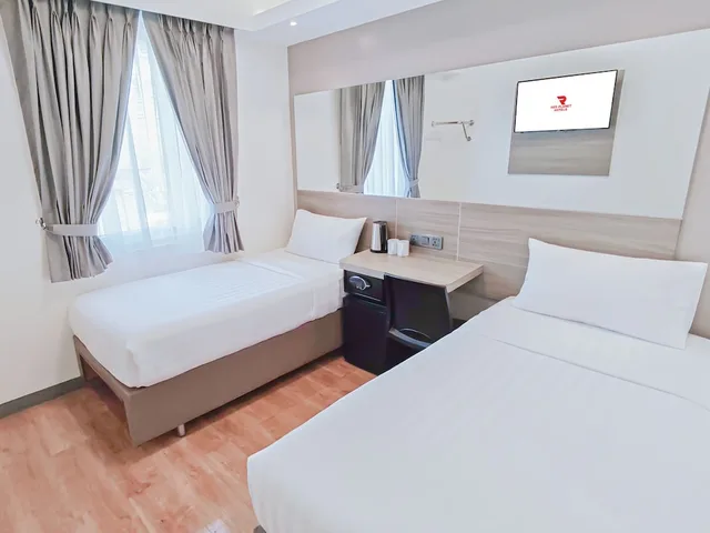 City, Twin Beds، Red Planet Makati Amorsolo 1/1