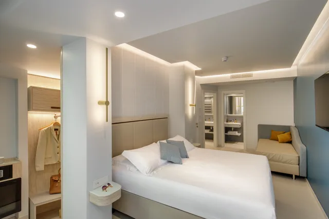 غرفة سوبيريور بسرير مزدوج، Ambasciatori Suite Hotel 1/4