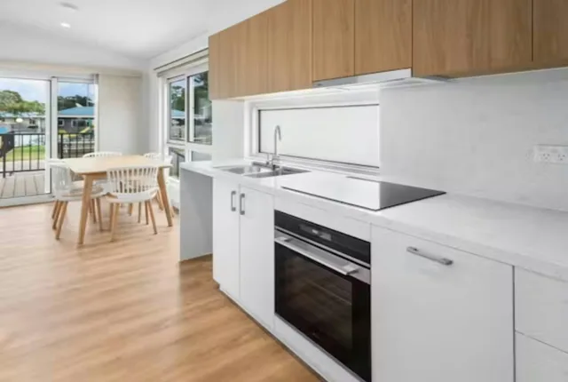 2 Bedrooms, Superior, Cabin, Discovery Parks – Coolwaters Yeppoon 5/9