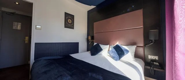 Room, Queen Bed, Accueil Hotel Paris Pigalle Montmartre 2/10