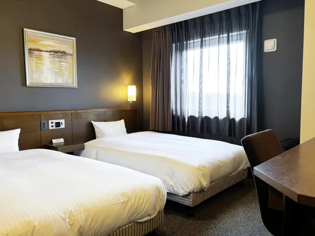غرفة بسريرين منفصلين في المبنى الرئيسي، Hotel Route-Inn Seki 2/6