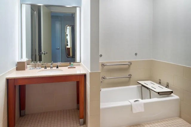 غرفة بسرير مزدوج لذوي الإعاقة، Westin Memphis Beale Street 5/5