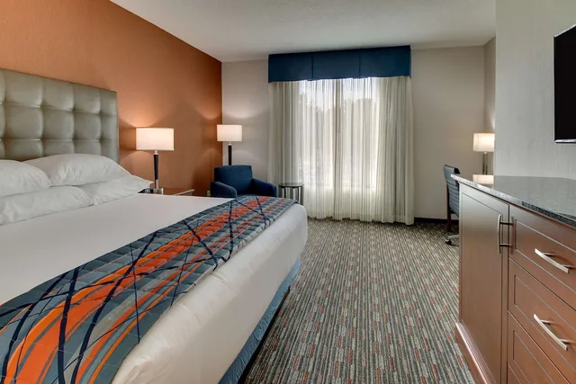 غرفة بسرير كينج، Drury Inn & Suites Knoxville West 1/6