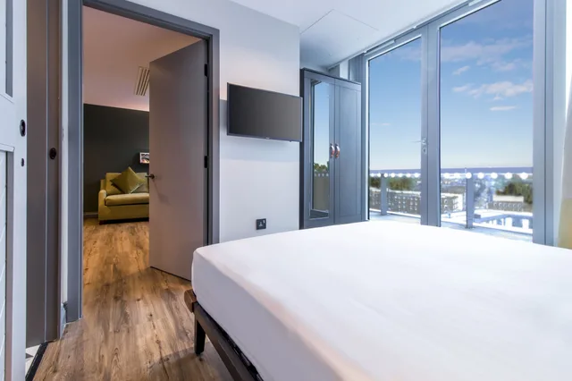 Premium, Suite, Double Bed, with View, Residence Inn by Marriott London Kensington 3/5