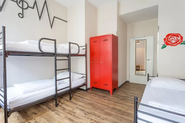 سكن مشترك مختلط بثلاثة أسرّة بحمام خاص، Sunflower Hostel 2/5