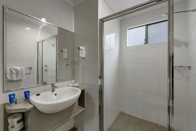 3 Bedrooms, Cabin, 1 Double and 2 Bunk Beds، Discovery Parks Dubbo 2/3