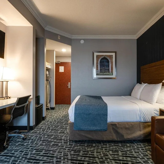 جناح ديلوكس بسرير كوين مع أريكة، Monte Carlo Inn Toronto West Suites 5/10
