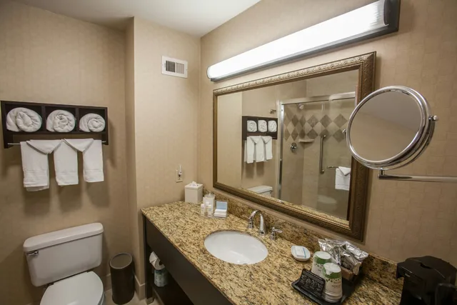 غرفة قياسية بسرير كينج، Hampton Inn Suites Stillwater 4/4