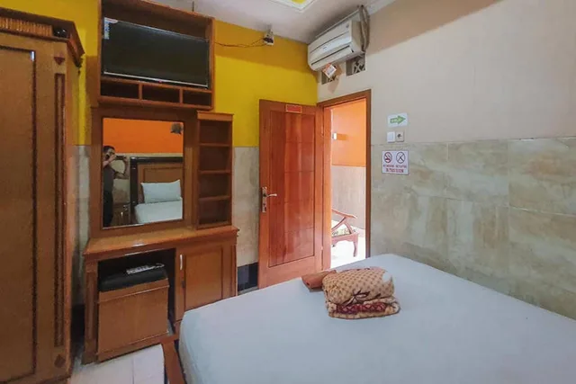 غرفة قياسية بسرير مزدوج، OYO 3727 Homestay Gayatri Sawojajar 4/10