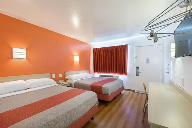 غرفة رباعية بسرير مزدوج، Motel6 Mcallen, TX 1/10