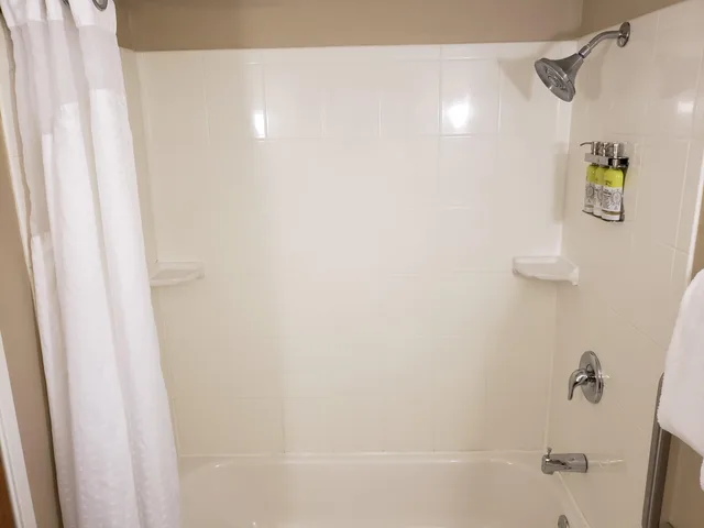 غرفة بسرير كينج، Holiday Inn Express Pittsburgh-North(Harmarville) 6/6