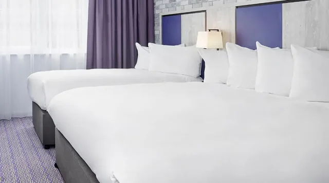 غرفة سوبيريور ثلاثية بسرير مزدوج وسرير فردي، Leonardo Hotel Swindon 1/2