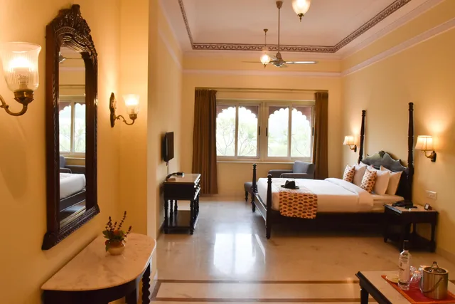 Junior Suite, 1 Double and 2 Queen Beds، Umaid Lake Palace 1/1