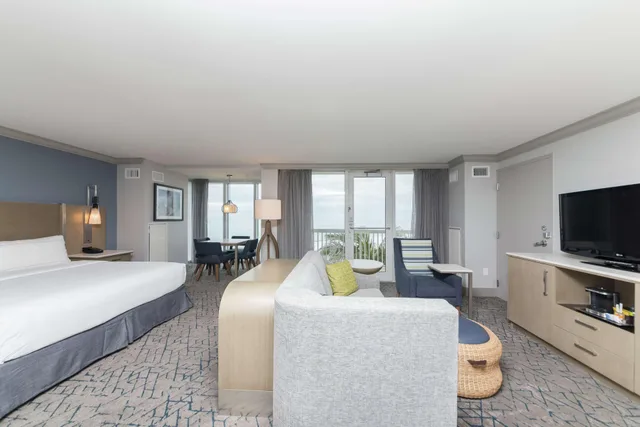 Junior Suite, King Bed, Hilton Melbourne Beach Oceanfront 1/3