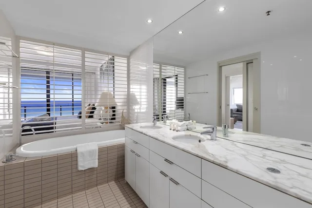 شقة بسرير مزدوج وسريرين منفصلين بإطلالة على البحر بـ3 غرف نوم، Ultra Broadbeach 5/8