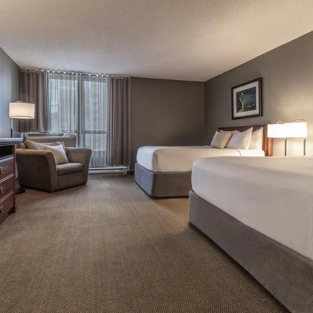 Studio, King Bed, 2 Queen Beds, Hotel Faubourg Montreal 1/6