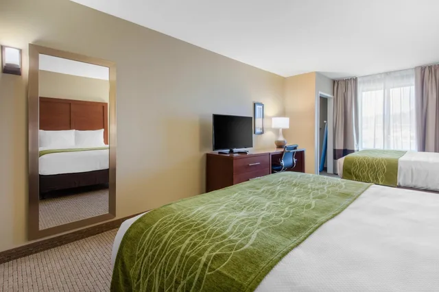 غرفة قياسية بسريرين كوين، Comfort Inn & Suites At Crossplex Village 4/10