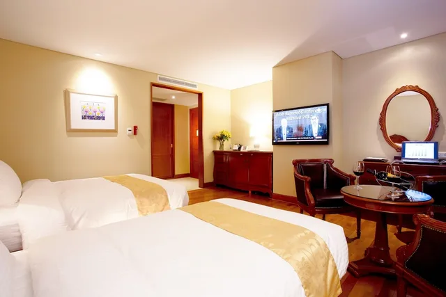 غرفة ديلوكس بسرير مزدوج وسرير فردي، Sejong Hotel 1/5
