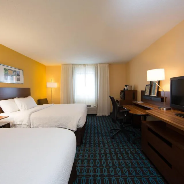 غرفة بسريرين كوين مع أريكة، Fairfield Inn Suites By Marriott Burlington 3/4