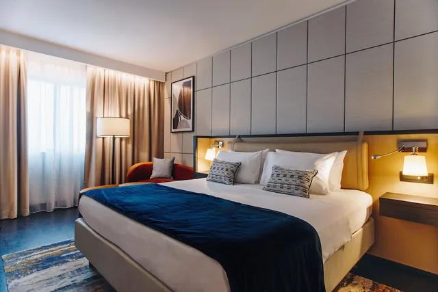 غرفة قياسية بسرير كينج مع دخول صالة النادي، Crowne Plaza Belgrade 4/10